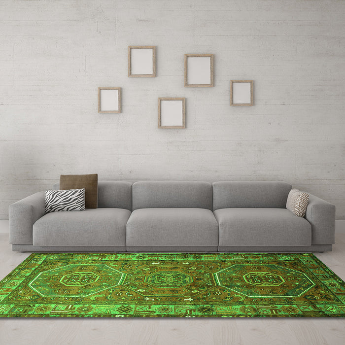 Machine Washable Persian Green Traditional Area Rugs in a Living Room,, wshtr692grn