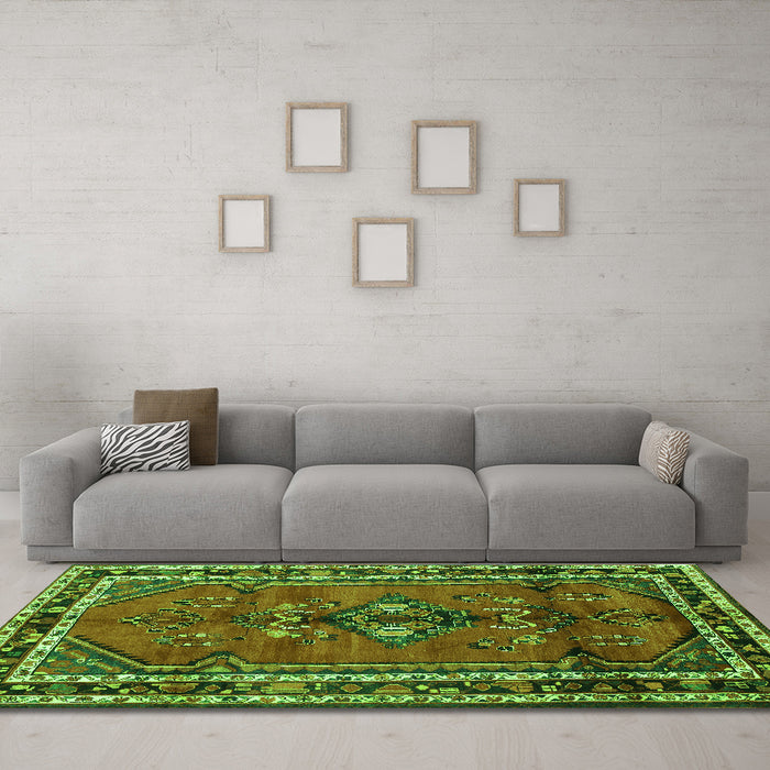 Machine Washable Persian Green Traditional Area Rugs in a Living Room,, wshtr697grn