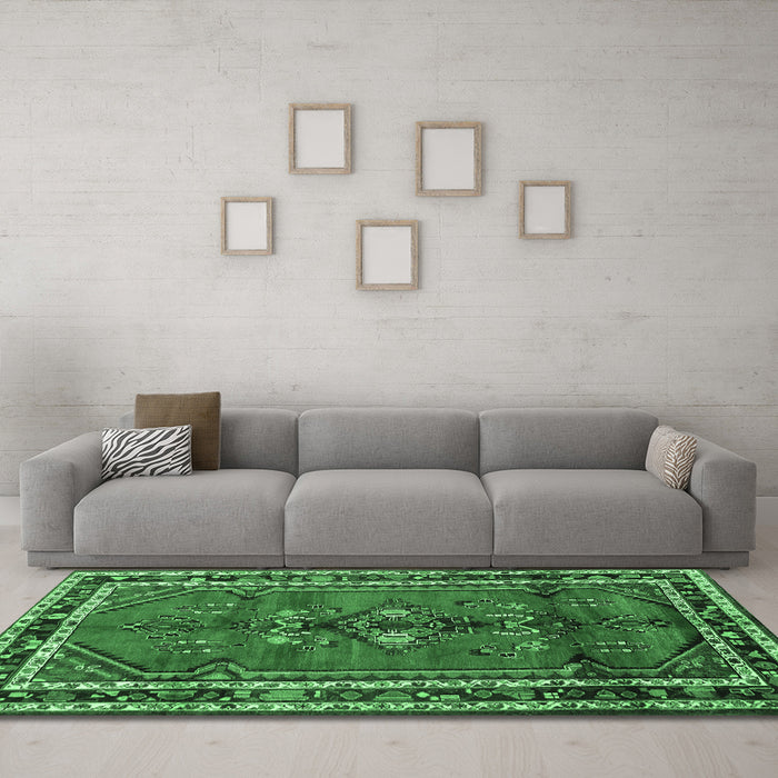 Machine Washable Persian Emerald Green Traditional Area Rugs in a Living Room,, wshtr697emgrn