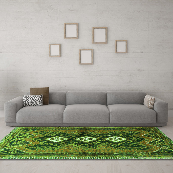 Machine Washable Persian Green Traditional Area Rugs in a Living Room,, wshtr698grn
