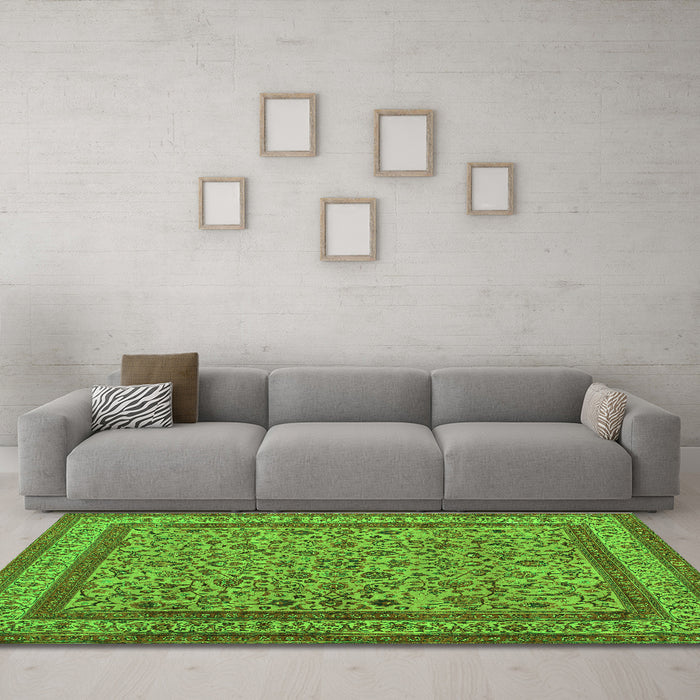 Machine Washable Persian Green Traditional Area Rugs in a Living Room,, wshtr69grn