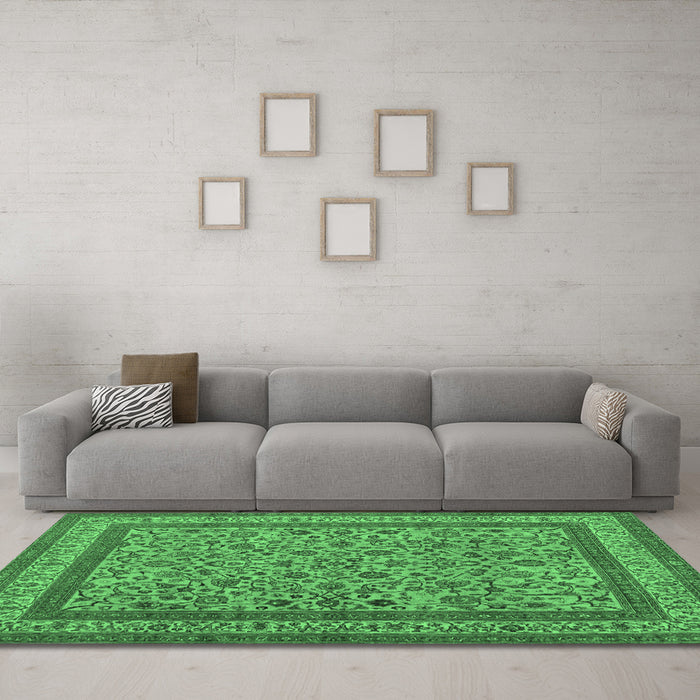 Machine Washable Persian Emerald Green Traditional Area Rugs in a Living Room,, wshtr69emgrn