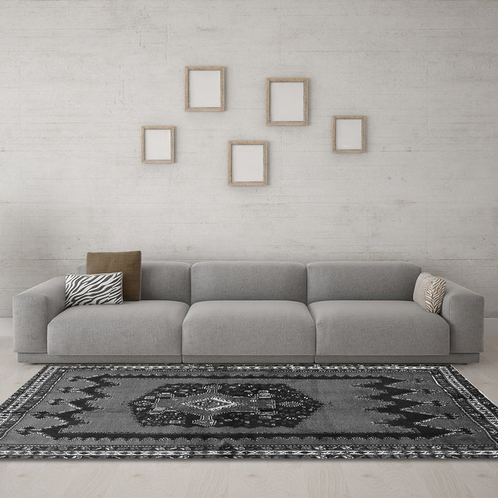 Machine Washable Persian Gray Traditional Rug in a Living Room,, wshtr702gry