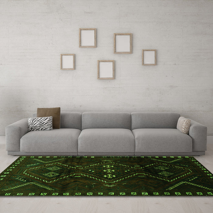 Machine Washable Persian Green Traditional Area Rugs in a Living Room,, wshtr704grn