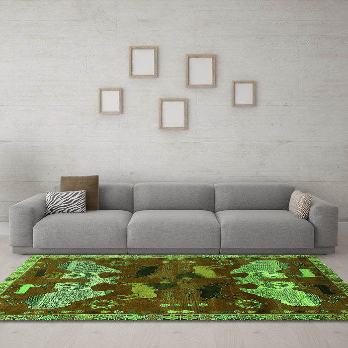 Machine Washable Animal Green Traditional Area Rugs in a Living Room,, wshtr707grn