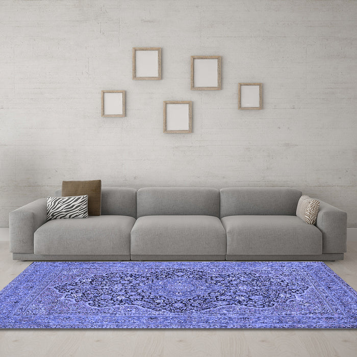 Machine Washable Persian Blue Traditional Rug in a Living Room, wshtr70blu