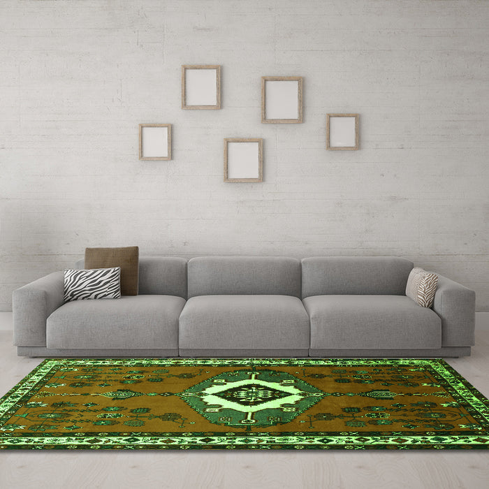 Machine Washable Persian Green Traditional Area Rugs in a Living Room,, wshtr716grn