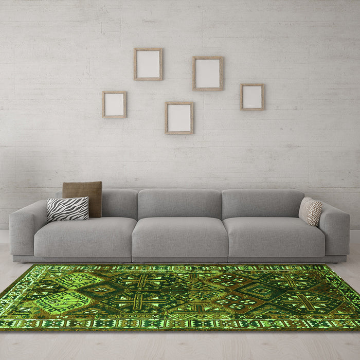Machine Washable Persian Green Traditional Area Rugs in a Living Room,, wshtr718grn