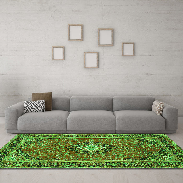 Machine Washable Medallion Green Traditional Area Rugs in a Living Room,, wshtr71grn