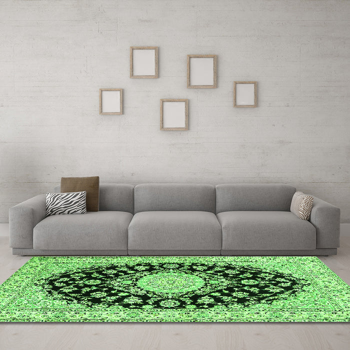 Machine Washable Medallion Green Traditional Area Rugs in a Living Room,, wshtr723grn