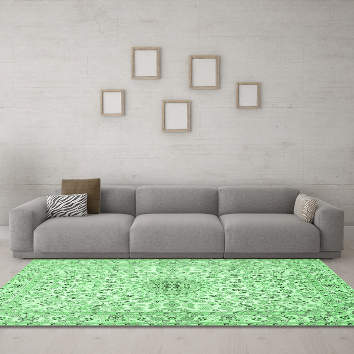 Machine Washable Medallion Emerald Green Traditional Area Rugs in a Living Room,, wshtr724emgrn