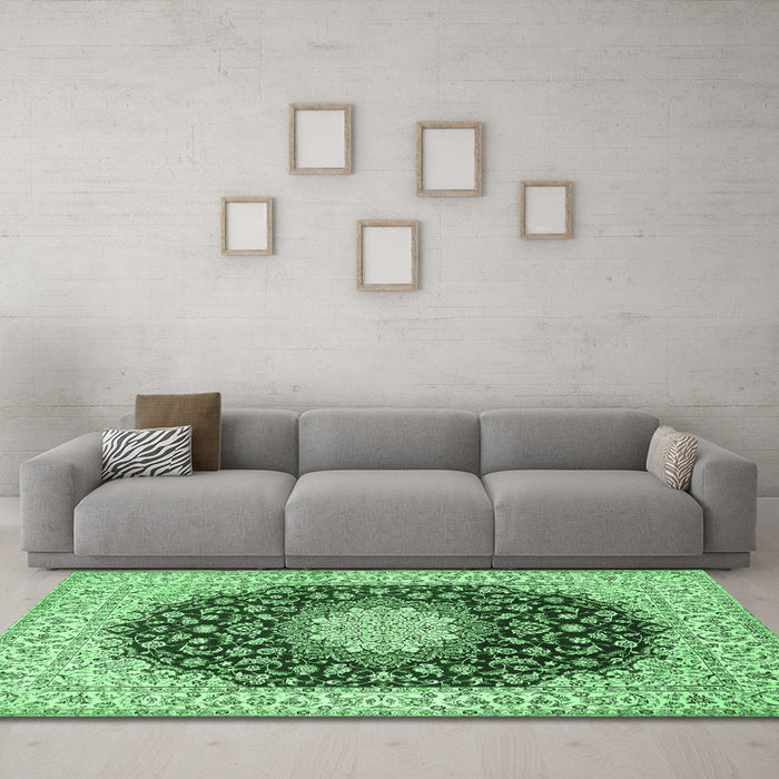 Machine Washable Medallion Emerald Green Traditional Area Rugs in a Living Room,, wshtr725emgrn