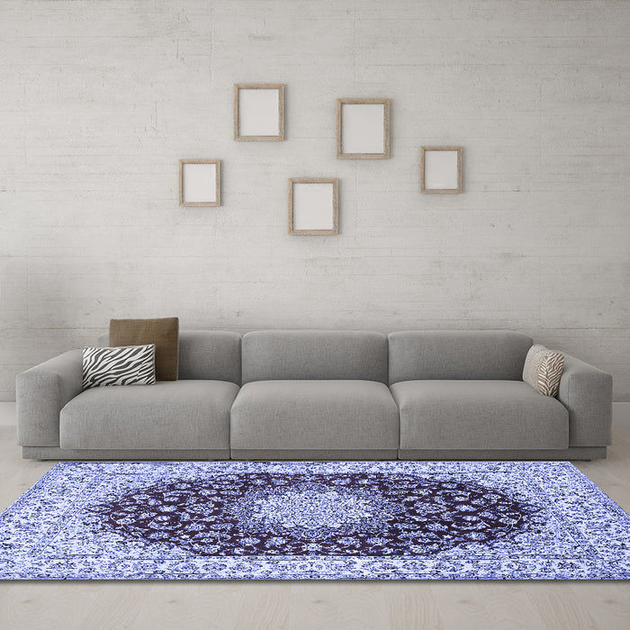 Machine Washable Medallion Blue Traditional Rug in a Living Room, wshtr725blu