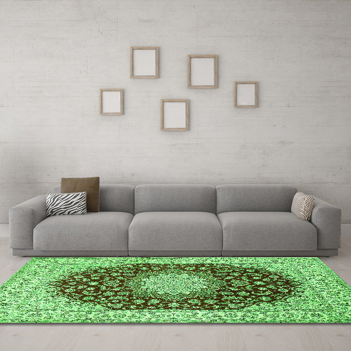 Machine Washable Medallion Green Traditional Area Rugs in a Living Room,, wshtr725grn