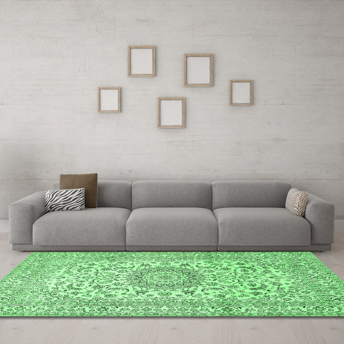 Machine Washable Medallion Emerald Green Traditional Area Rugs in a Living Room,, wshtr726emgrn