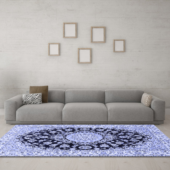 Machine Washable Medallion Blue Traditional Rug in a Living Room, wshtr727blu