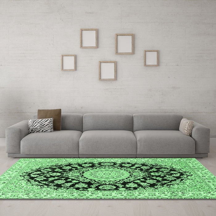 Machine Washable Medallion Emerald Green Traditional Area Rugs in a Living Room,, wshtr727emgrn