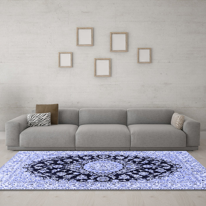 Machine Washable Medallion Blue Traditional Rug in a Living Room, wshtr728blu