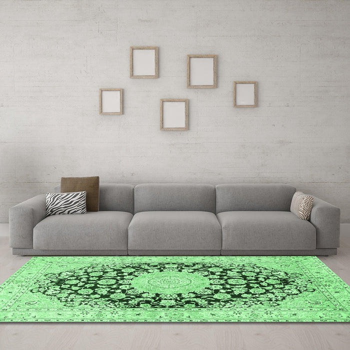 Machine Washable Medallion Emerald Green Traditional Area Rugs in a Living Room,, wshtr729emgrn