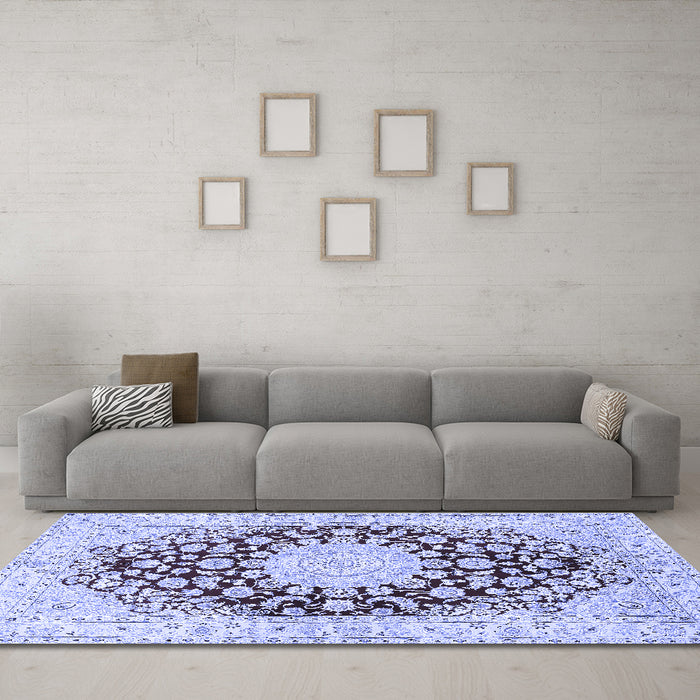 Machine Washable Medallion Blue Traditional Rug in a Living Room, wshtr729blu