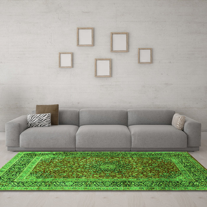 Machine Washable Medallion Green Traditional Area Rugs in a Living Room,, wshtr72grn