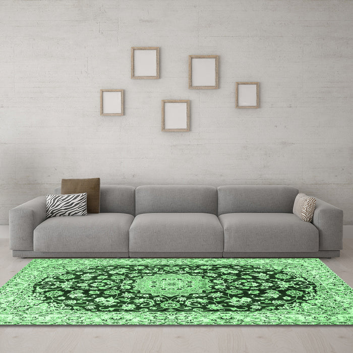 Machine Washable Medallion Emerald Green Traditional Area Rugs in a Living Room,, wshtr731emgrn
