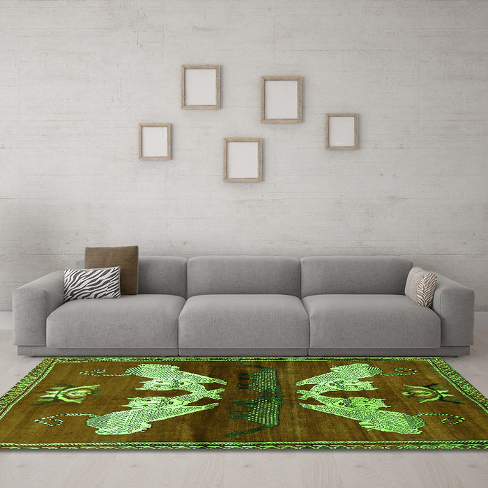 Machine Washable Animal Green Traditional Area Rugs in a Living Room,, wshtr734grn