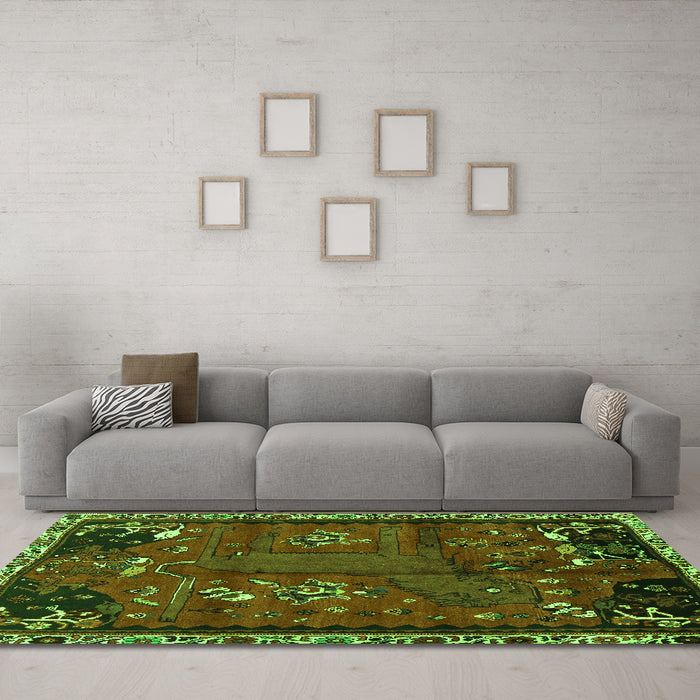 Machine Washable Animal Green Traditional Area Rugs in a Living Room,, wshtr736grn