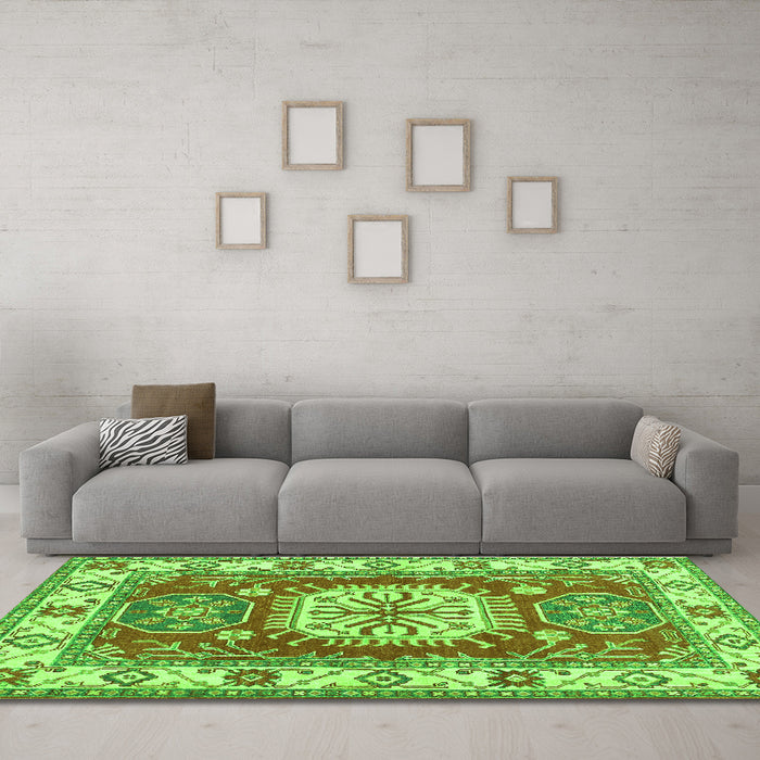 Machine Washable Geometric Green Traditional Area Rugs in a Living Room,, wshtr737grn