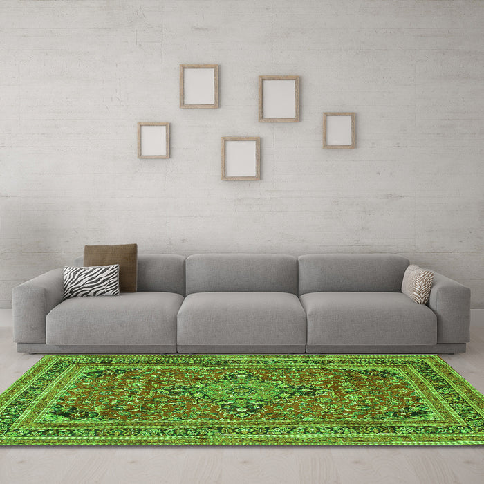 Machine Washable Medallion Green Traditional Area Rugs in a Living Room,, wshtr73grn