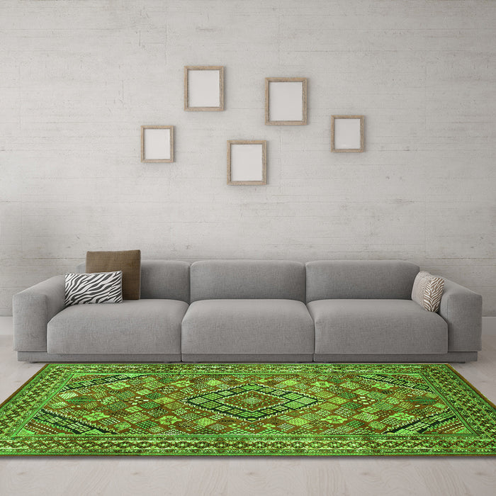 Machine Washable Persian Green Traditional Area Rugs in a Living Room,, wshtr74grn
