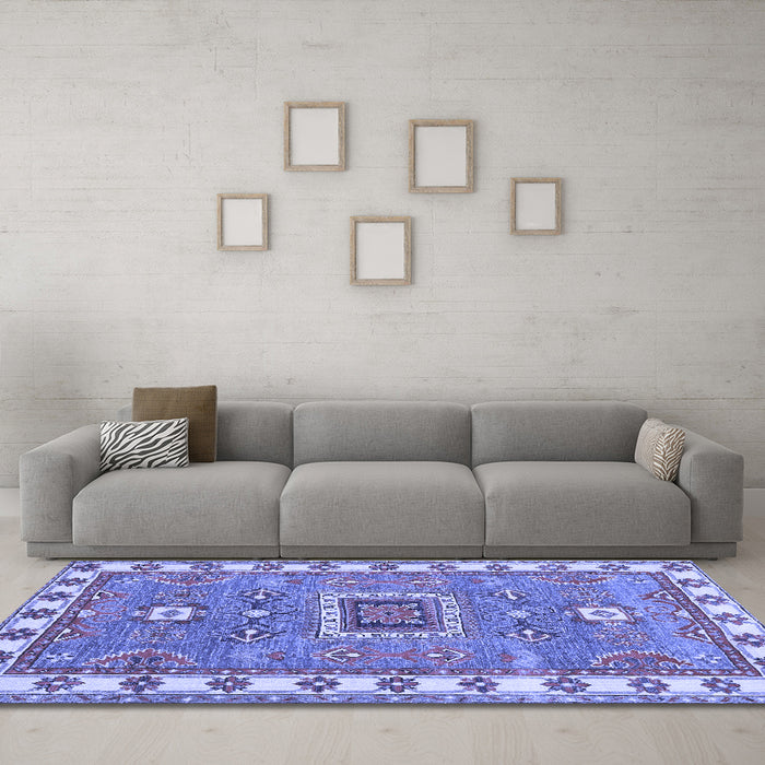 Machine Washable Geometric Blue Traditional Rug in a Living Room, wshtr751blu