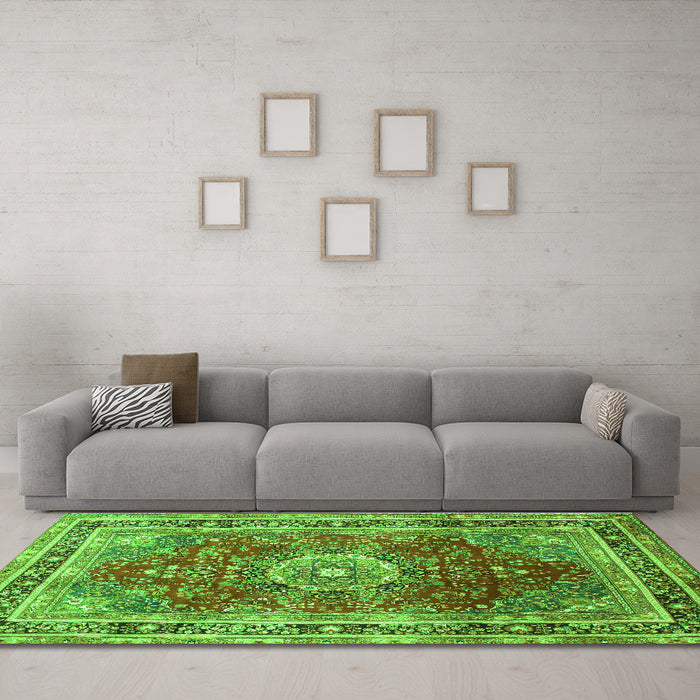 Machine Washable Medallion Green Traditional Area Rugs in a Living Room,, wshtr75grn