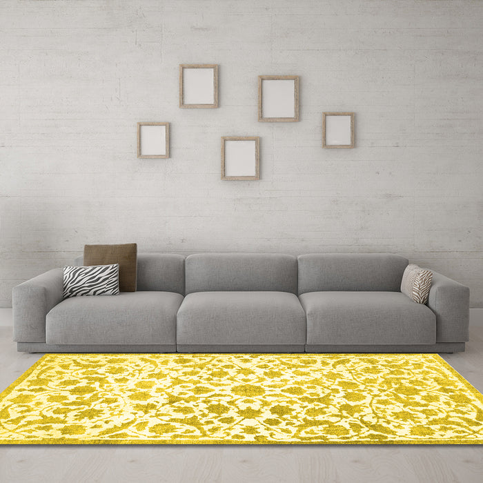 Machine Washable Persian Yellow Traditional Rug in a Living Room, wshtr763yw