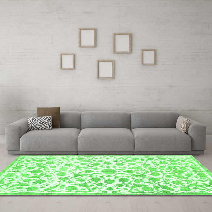 Machine Washable Persian Green Traditional Area Rugs in a Living Room,, wshtr763grn