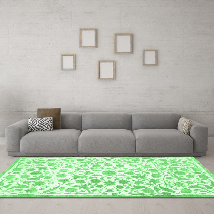 Machine Washable Persian Emerald Green Traditional Area Rugs in a Living Room,, wshtr763emgrn