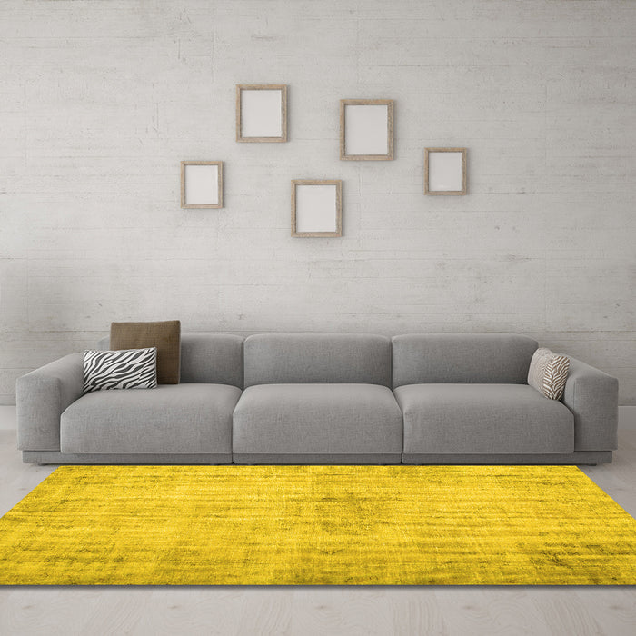Machine Washable Persian Yellow Traditional Rug in a Living Room, wshtr767yw