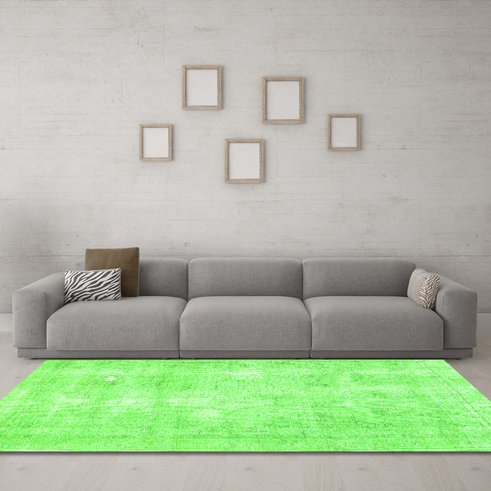 Machine Washable Persian Green Traditional Area Rugs in a Living Room,, wshtr770grn