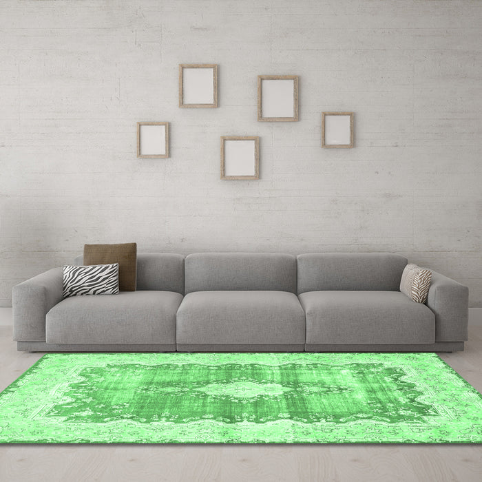 Machine Washable Persian Emerald Green Traditional Area Rugs in a Living Room,, wshtr771emgrn