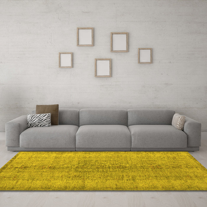 Machine Washable Persian Yellow Traditional Rug in a Living Room, wshtr772yw