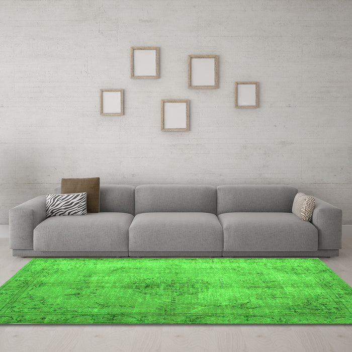 Machine Washable Persian Green Traditional Area Rugs in a Living Room,, wshtr773grn