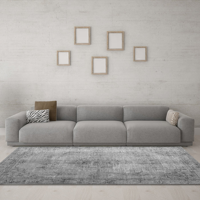 Machine Washable Persian Gray Traditional Rug in a Living Room,, wshtr773gry