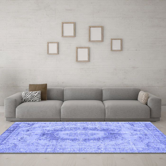 Machine Washable Persian Blue Traditional Rug in a Living Room, wshtr774blu