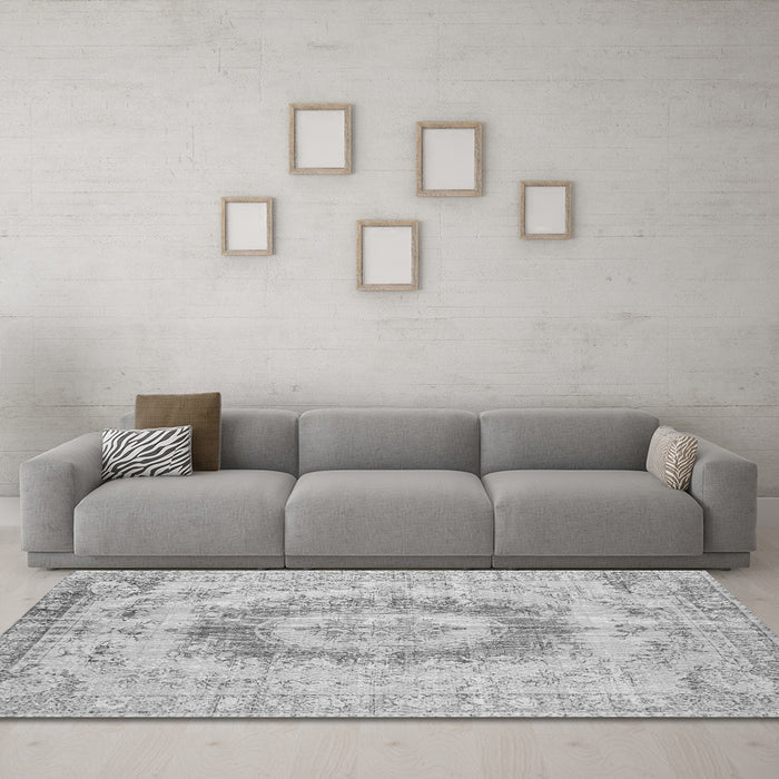 Machine Washable Persian Gray Traditional Rug in a Living Room,, wshtr774gry