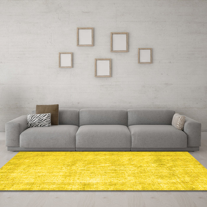 Machine Washable Persian Yellow Traditional Rug in a Living Room, wshtr776yw