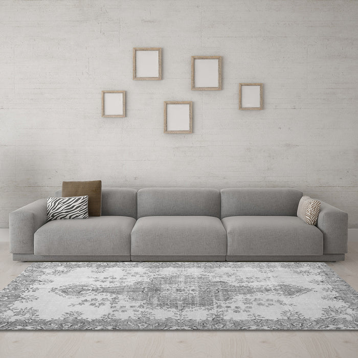 Machine Washable Persian Gray Traditional Rug in a Living Room,, wshtr777gry