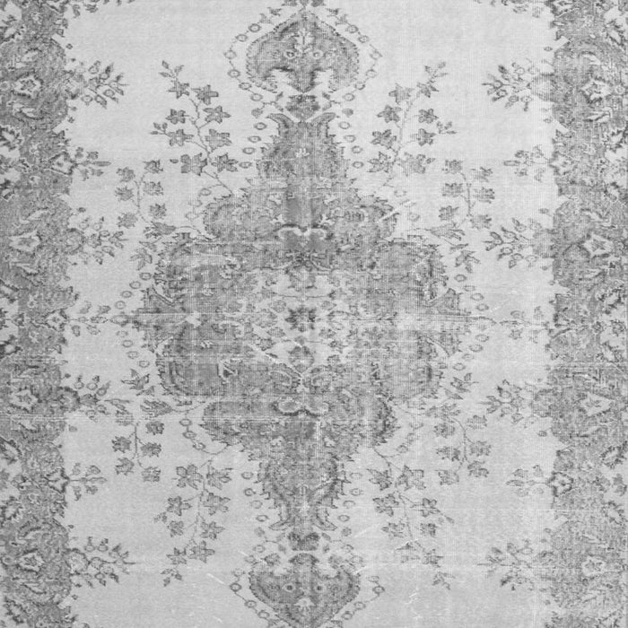 Serging Thickness of Machine Washable Persian Gray Traditional Rug, wshtr777gry