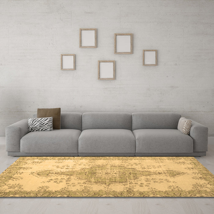 Machine Washable Persian Brown Traditional Rug in a Living Room,, wshtr777brn