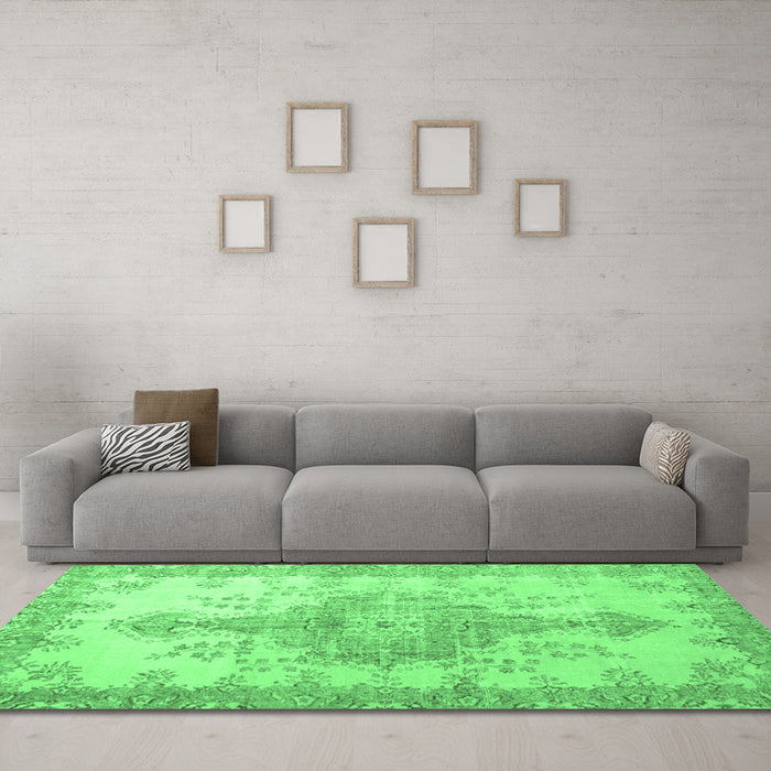 Machine Washable Persian Emerald Green Traditional Area Rugs in a Living Room,, wshtr777emgrn