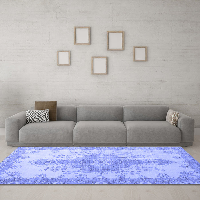 Machine Washable Persian Blue Traditional Rug in a Living Room, wshtr777blu